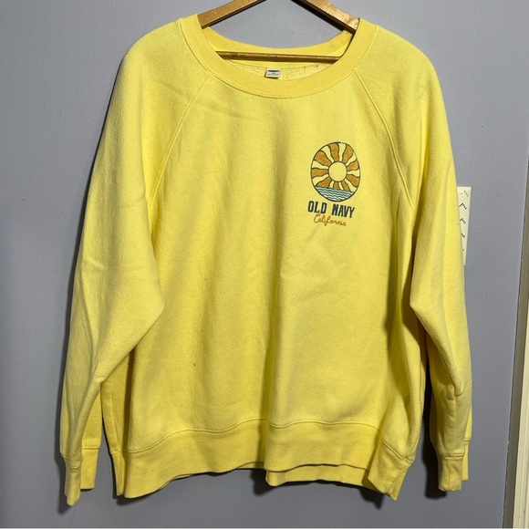 Old Navy Tops - 🦋Old Navy crewneck🦋